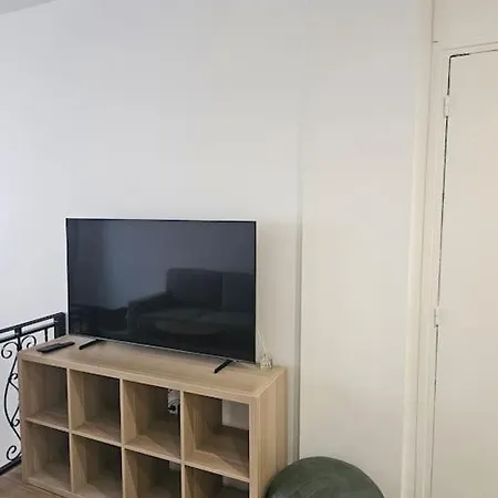 Chic Montmartre Апартаменты *